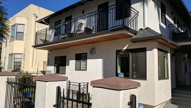 Building Photo - 1647 9th Ave