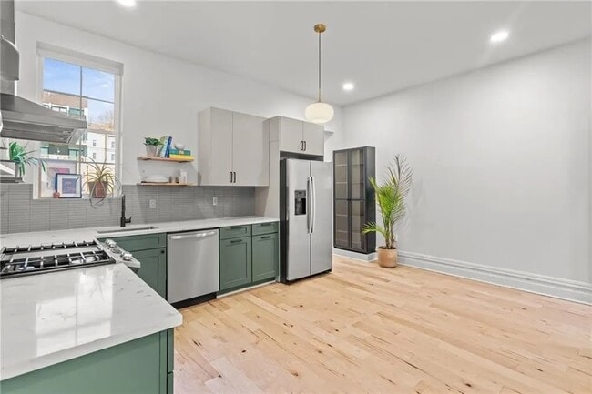 Building Photo - 2011 Forbes Ave