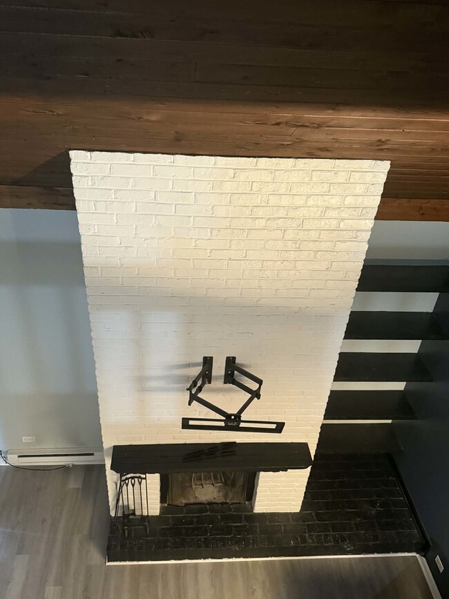 Building Photo - 3325 Beacon St