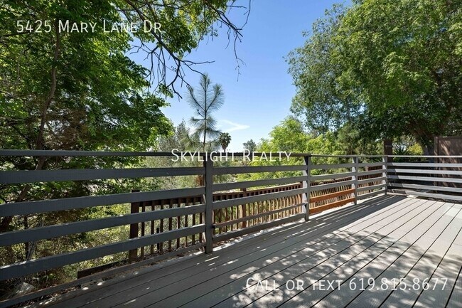 Foto del edificio - 5425 Mary Ln Dr