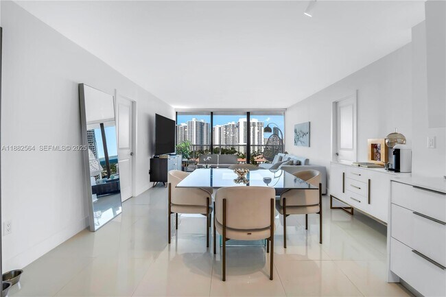 Foto del edificio - 3701 N Country Club Dr