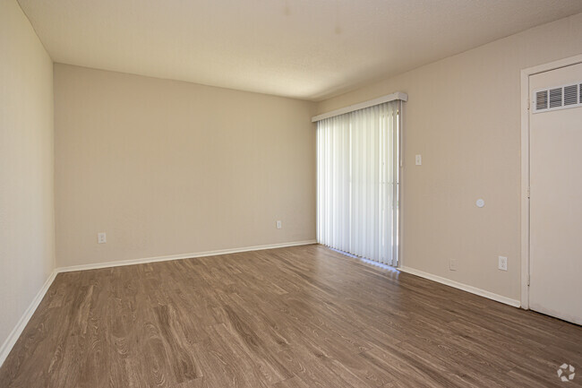 2BR, 1.5BA - 737SF - Boulevard Apartment Homes