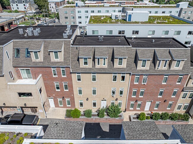 Foto del edificio - 6619 Ridge Avenue