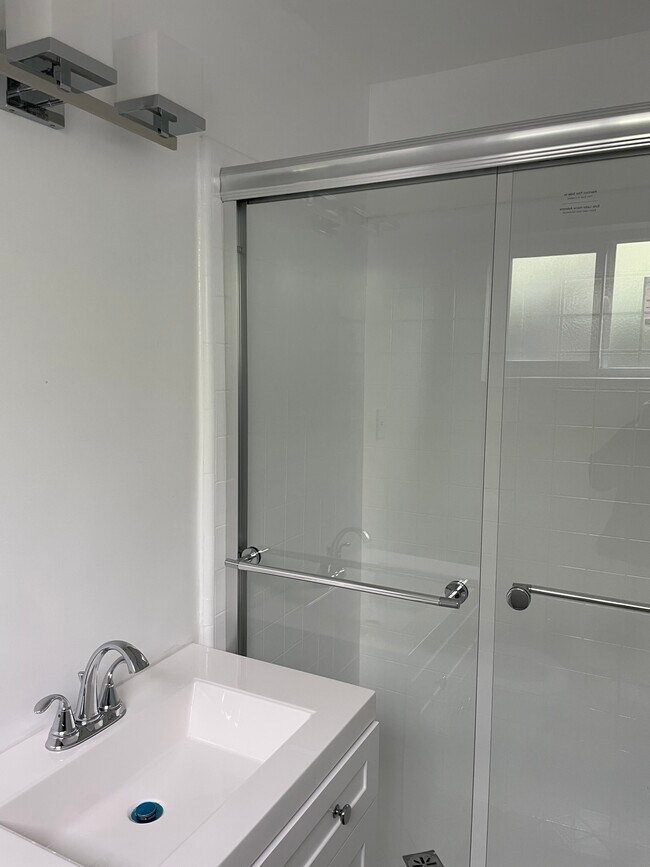 main Bath - 11748 Kiowa Ave