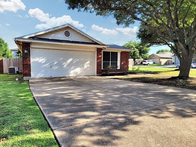Foto del edificio - Charming 3BD/2BA Home with Spacious Backyard in Cedar Park