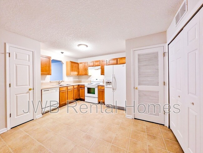 Building Photo - 8402 McGirts Village Ln