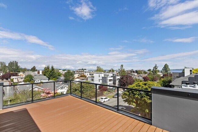 Building Photo - Stunning Built Green Alki Townhome w/ Roof...