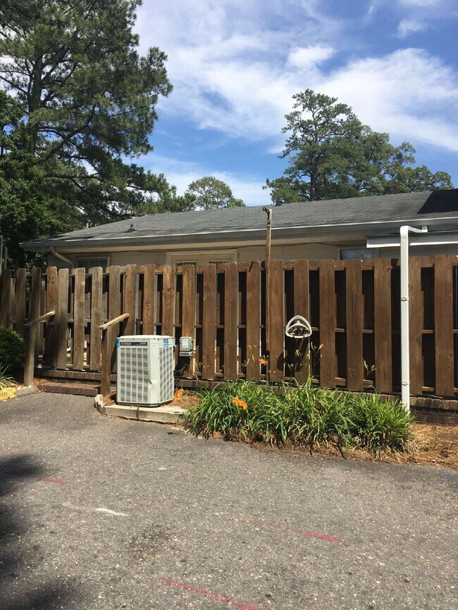 Foto del edificio - Adorable 2 BR | 1 BA Townhome in Goldsboro! Excellent Location!