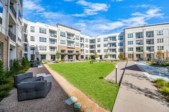 Building Photo - 15635 Memorial Dr