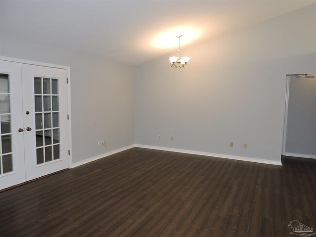 Foto del edificio - 7663 Charter Oaks Dr