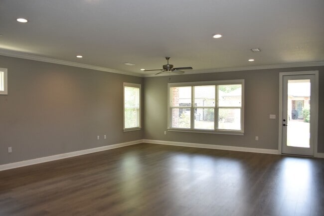 Building Photo - Marina Village 3 Bedroom Available for Lease