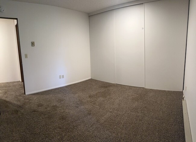 Building Photo - 1153