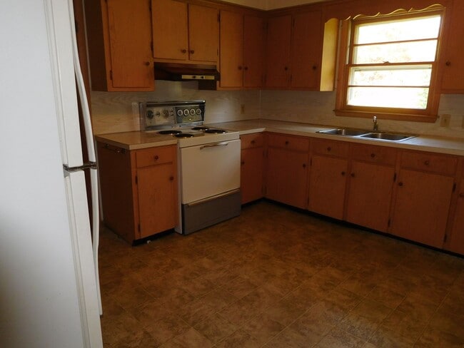 Building Photo - 9083 Meadowbrook Cir