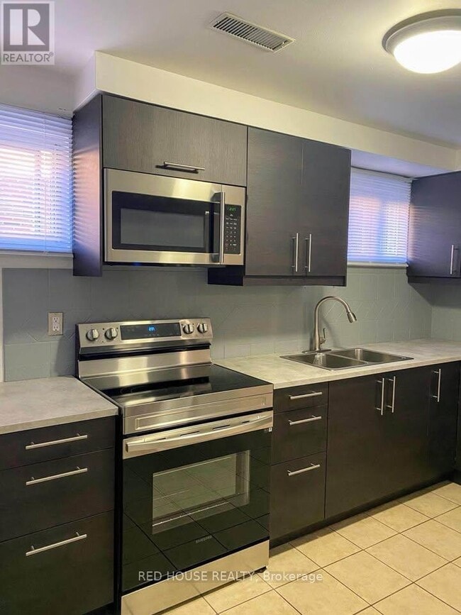 Photo du bâtiment - 518 Meadows Blvd