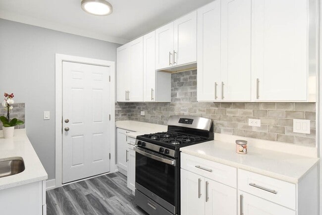 Building Photo - 3821 N Greenview Ave