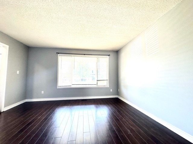 Building Photo - 3 Bedroom Semi-Detached Home for Rent in St. Thomas, Ontario | Finished Basement | Fenced Yard