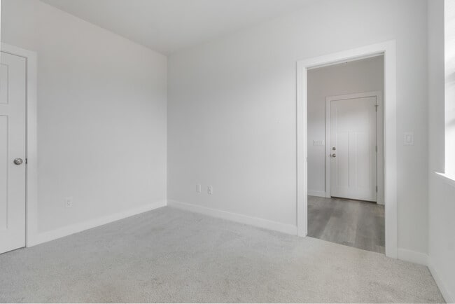 Building Photo - 9506 Excalibur Dr