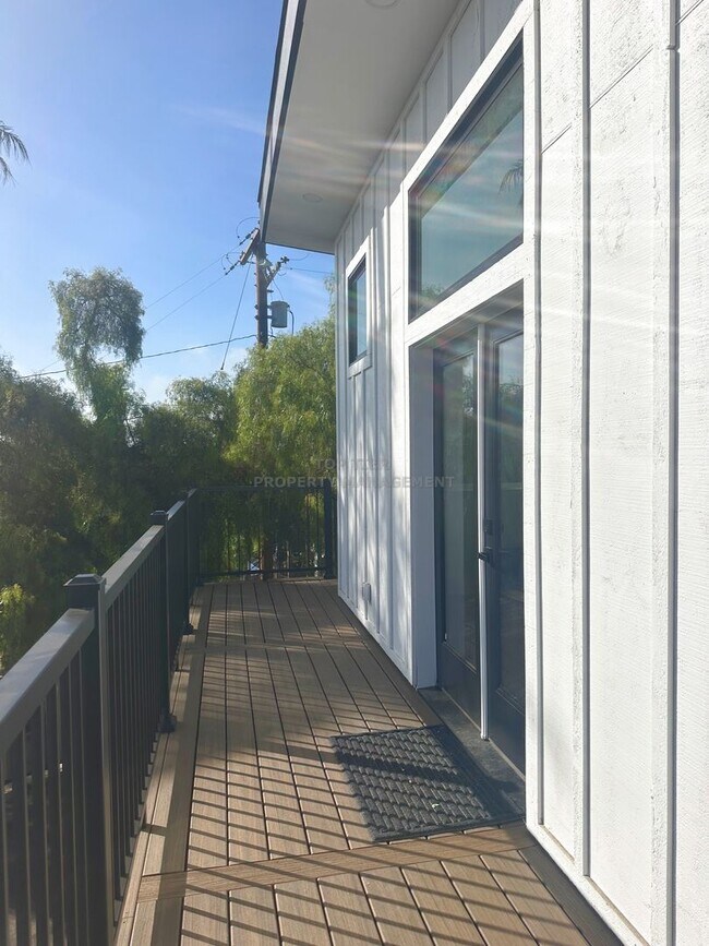 Foto del edificio - Newer ADU in the Heart of Vista!  1 Bed, 1 Bath.