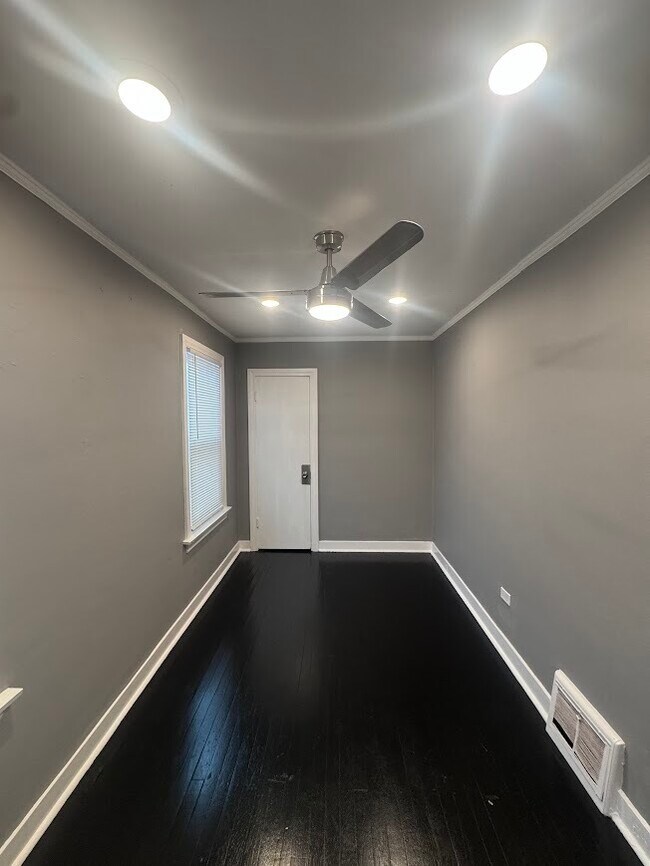 Foto del edificio - 227 W 112th Pl