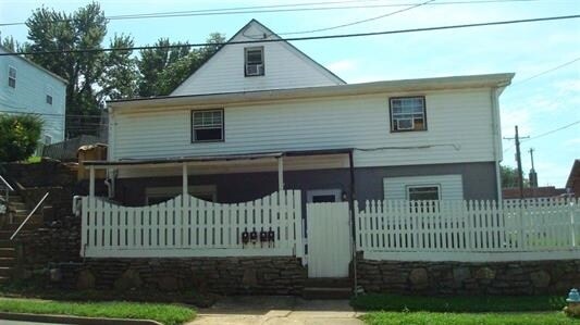 Primary Photo - 301 Main St