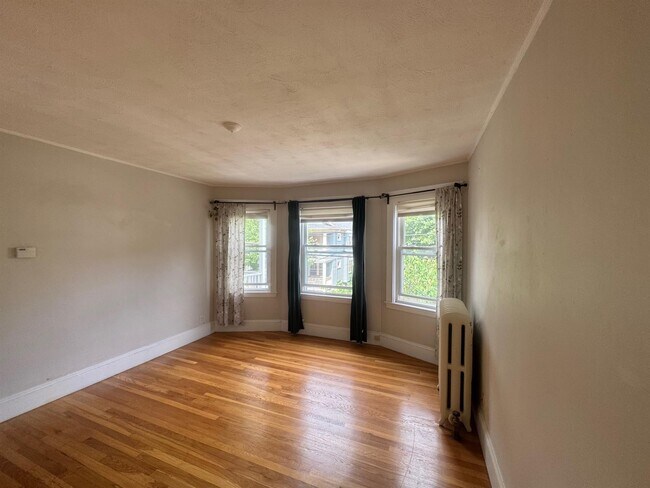 Building Photo - 48 Standish St
