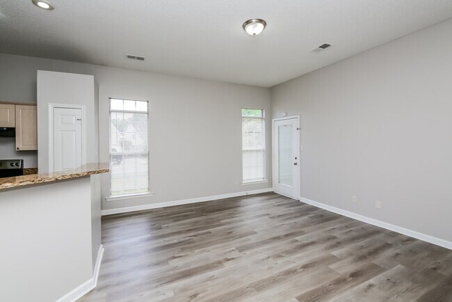 Foto del edificio - 3875 Neyland Valley Dr