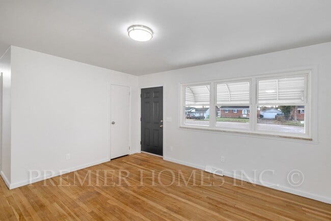 Foto del edificio - 3812 Root Ave NE