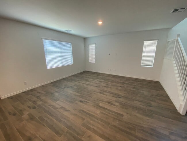 Foto del edificio - Beautiful 4 bed/3.5 bath home located in N...