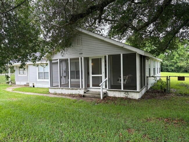 Building Photo - 3830 3rd Ave