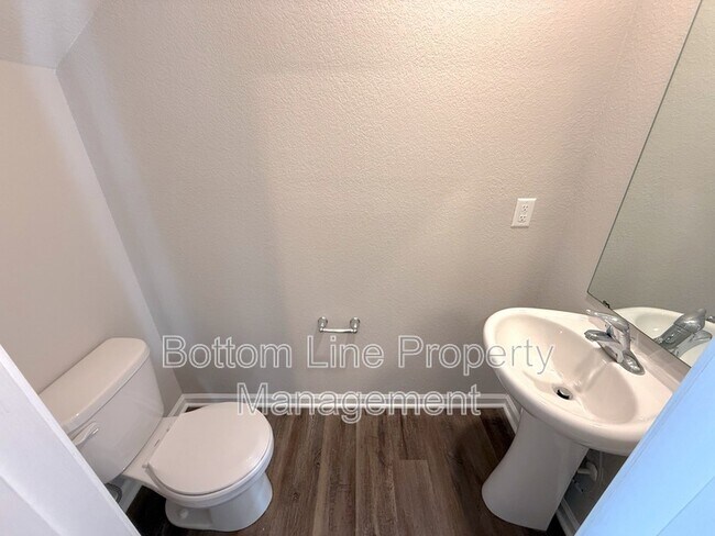 Foto del edificio - 9132 Creedmore Hills Dr