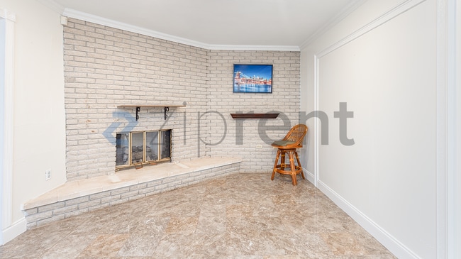 Building Photo - Unit