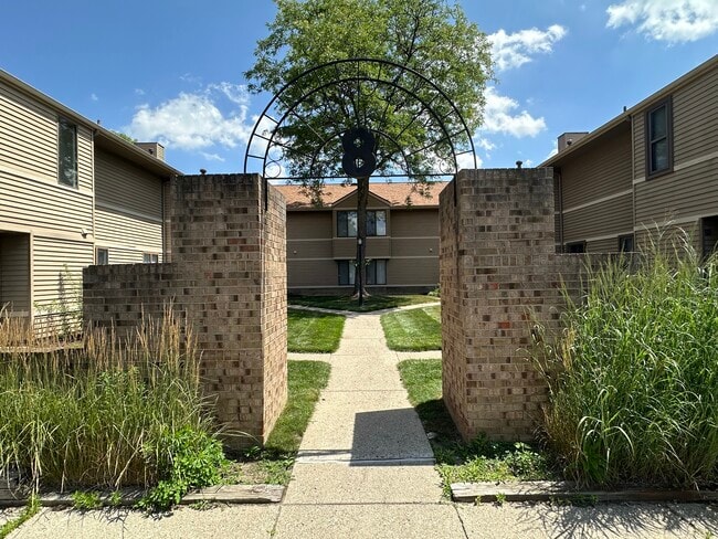 Foto del edificio - 225 Briarcrest Dr