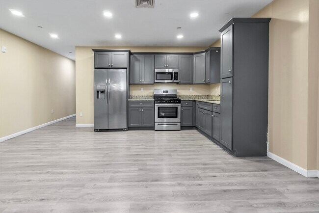 Building Photo - 202 Broadway