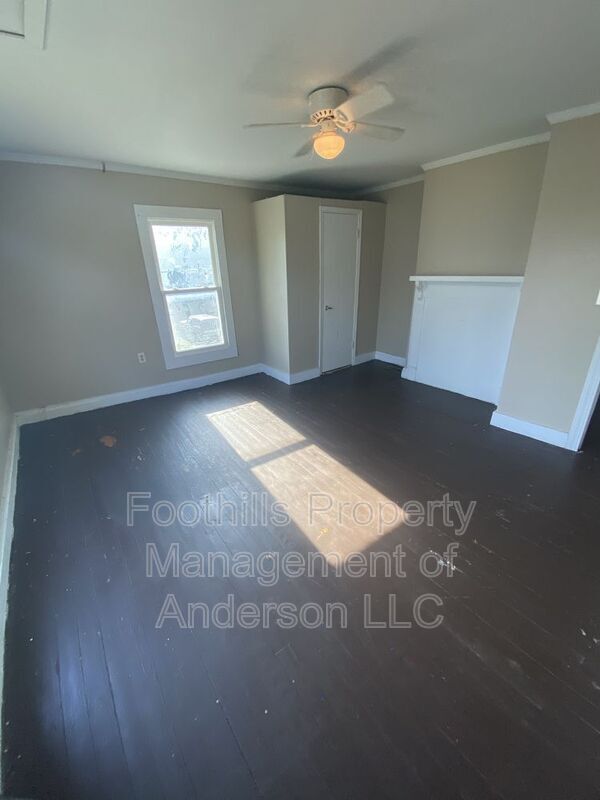 Building Photo - 313 E St