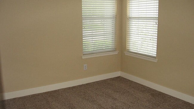 Foto del edificio - 7627 Fallen Leaf