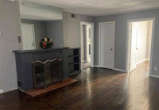 Building Photo - 20770 Behrendt Ave