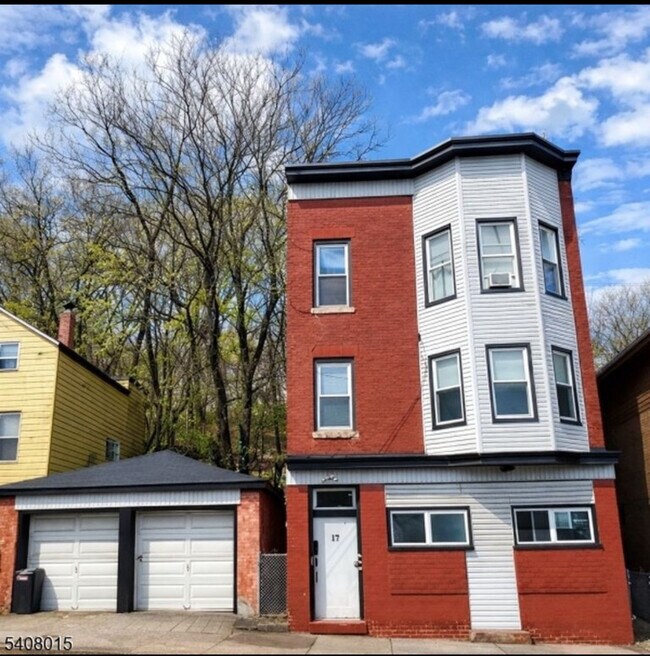 Building Photo - 144 N 8th St