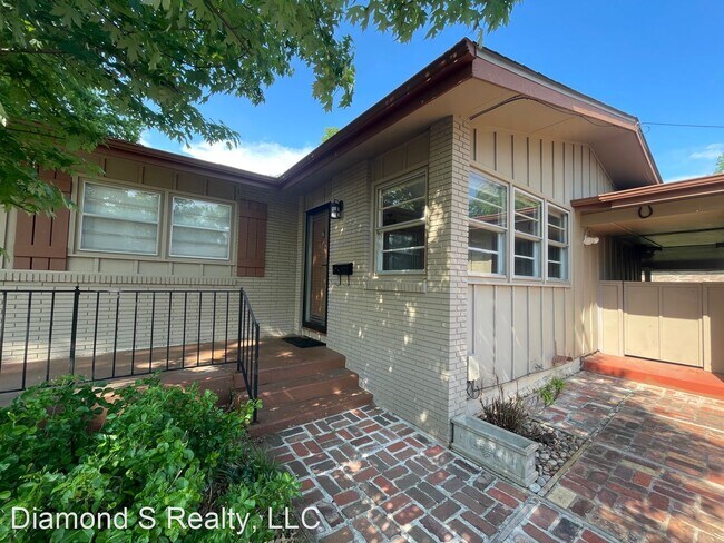 Building Photo - 2 br, 1 bath House - 2744 S Stewart Ave