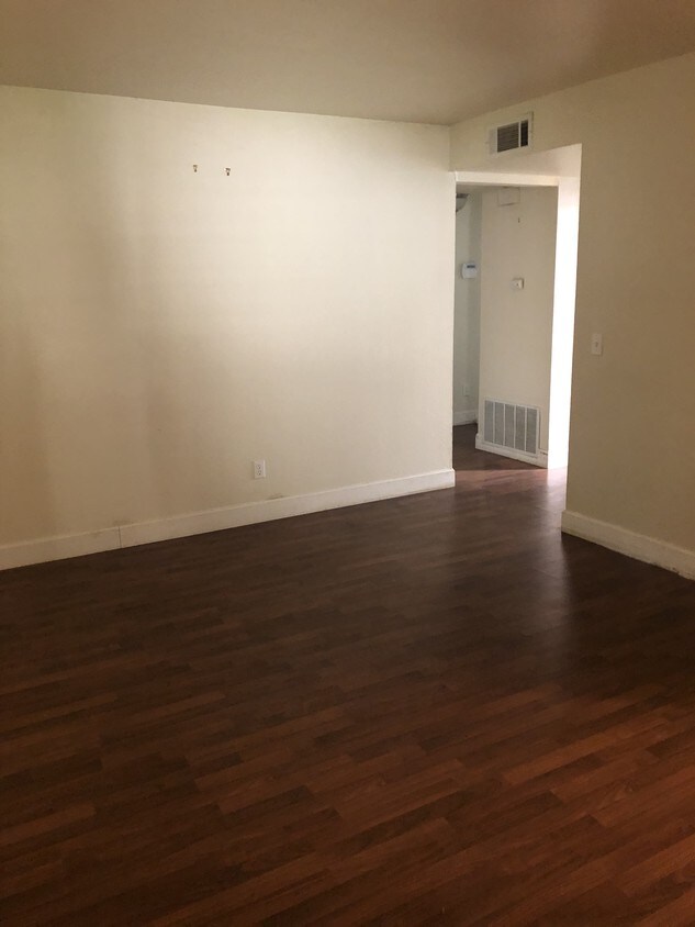 8220 Center Pkwy, Sacramento, CA 95823 Condo for Rent in Sacramento