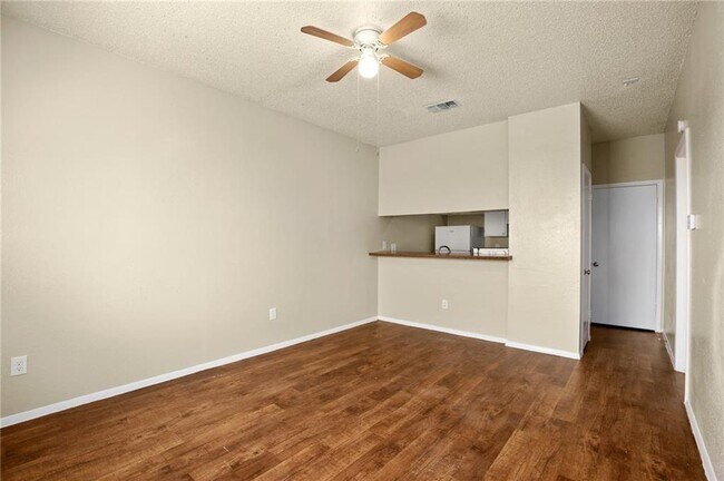 Foto del edificio - 3400 Lynridge Dr