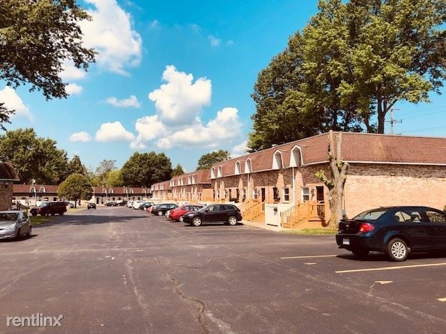Building Photo - 2 br, 1.5 bath Townhome - 169 W Overdale Dr