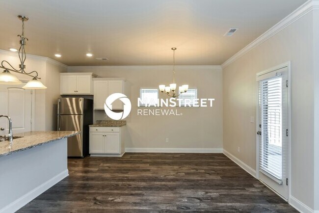 Foto del edificio - 4 Bedroom Pet-Friendly Home in Huntsville, AL with Main Street Renewal