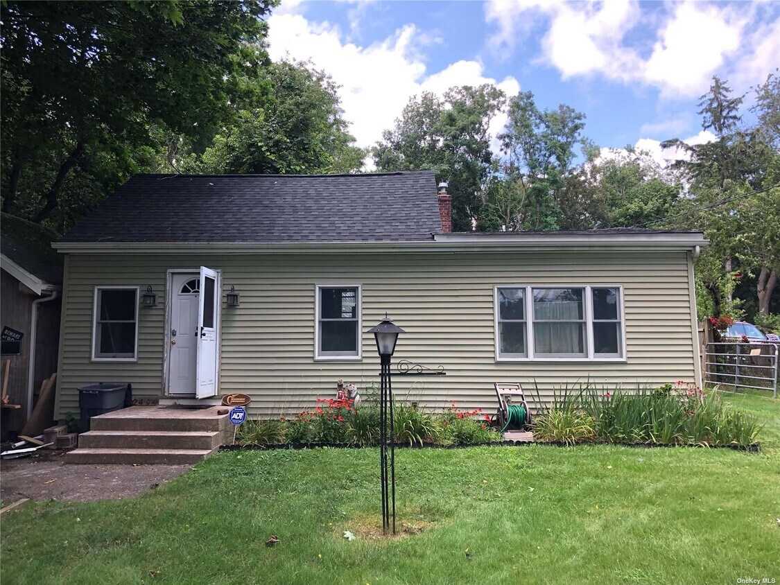 Primary Photo - 2494 River Rd