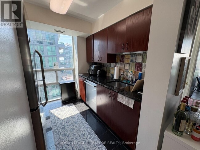 Building Photo - 51 Lower Simcoe St