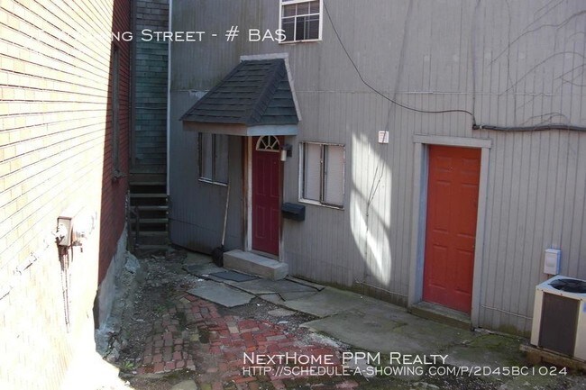 Building Photo - bedroom in Pittsburgh PA 15211