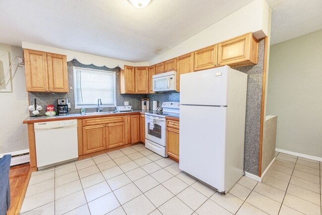 Building Photo - 37 Smith St