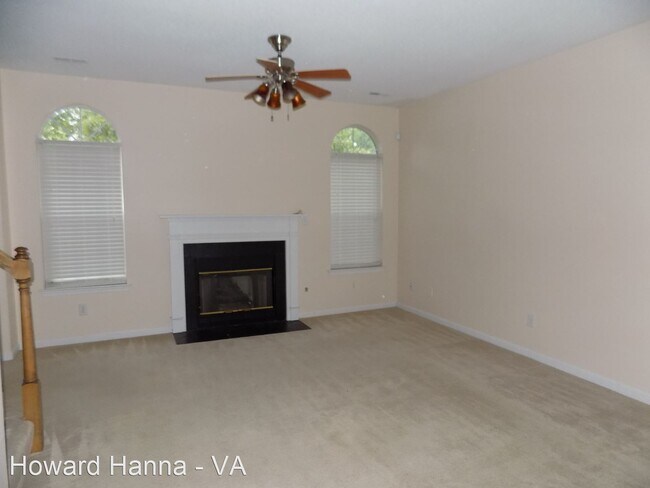 Building Photo - 3 br, 2.5 bath House - 842 Worcester Way