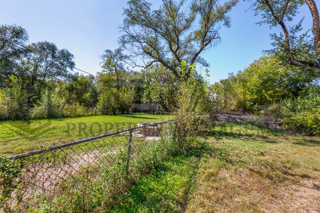 Foto del edificio - 653 Harding St