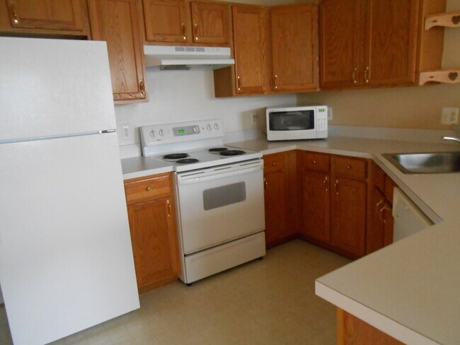 Building Photo - 2029 Windsong Dr