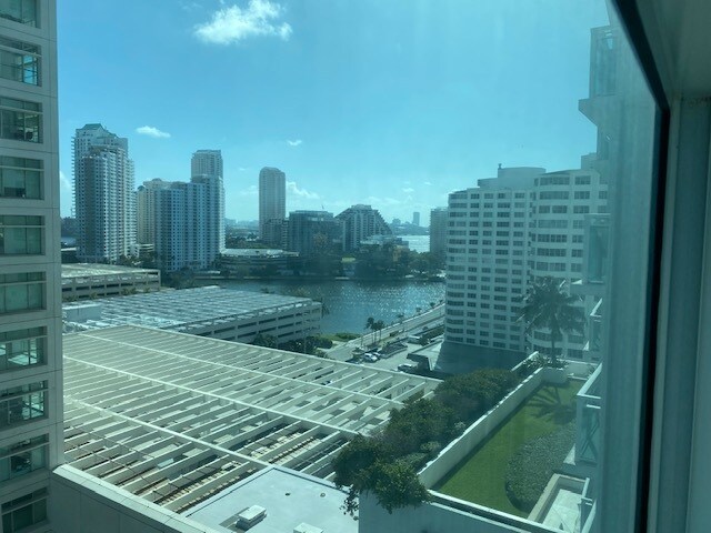 Foto del edificio - 950 Brickell Bay Dr